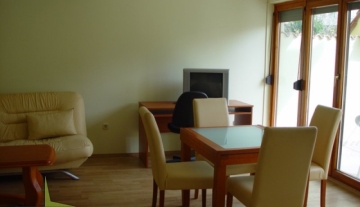 162/NS-, Trosoban stan sa koristenjem bašte.