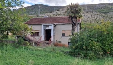 446/PK Agency Plus prodaje kuću 96 m2 sa lijepom okućnicom od 1.431m2 u naselju Vrapčići-Mostar